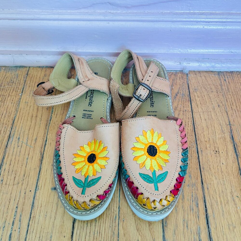 Women's Embroidered Sunflower Huarache Size 8